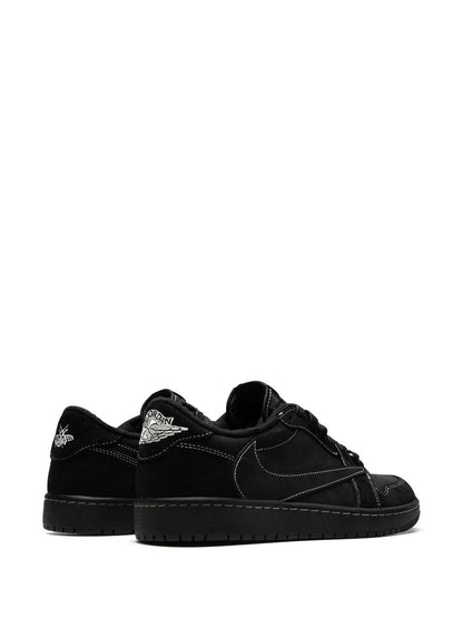 All Black Sneaker