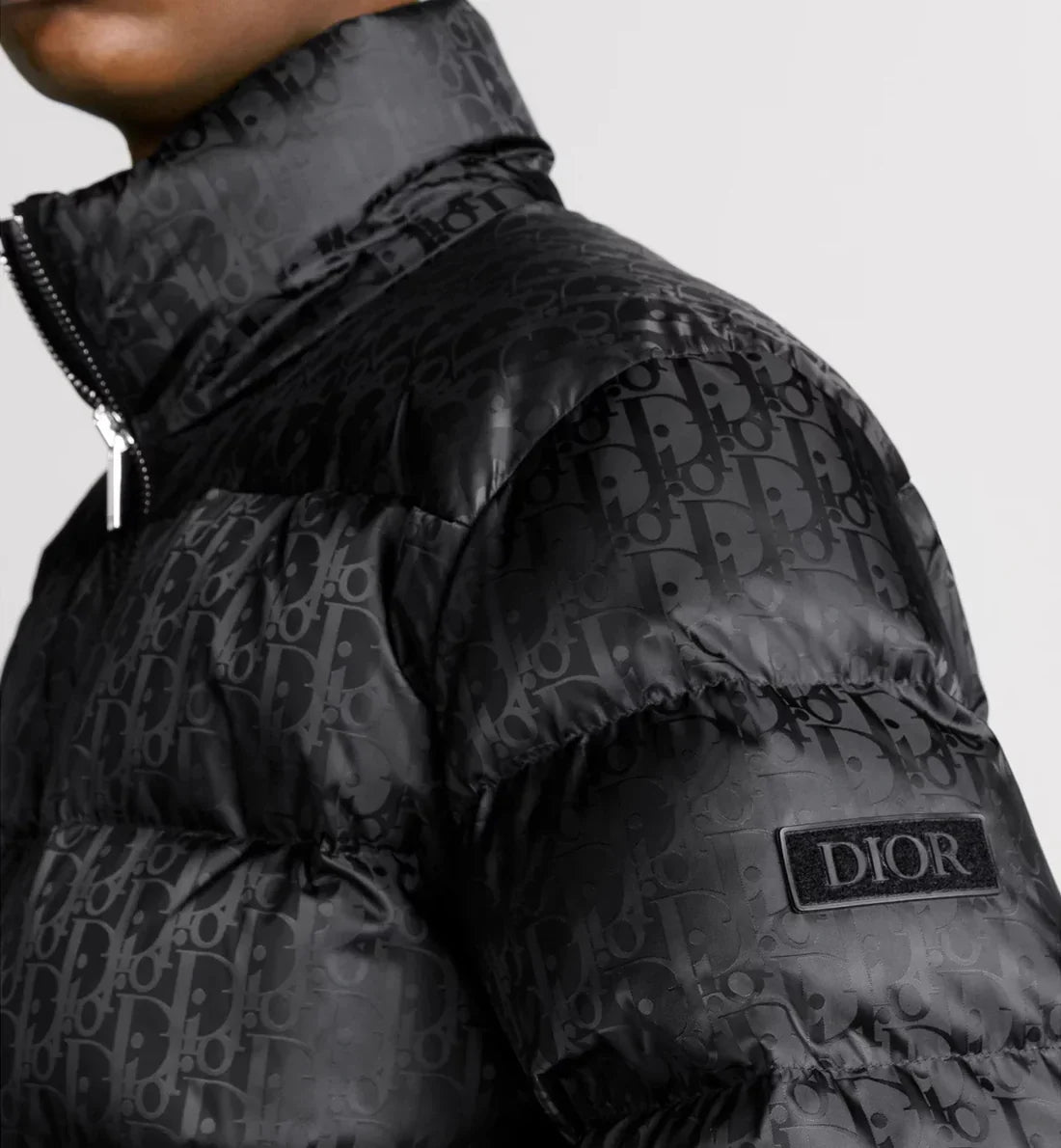 "D" Oblique Puffer Schwarz
